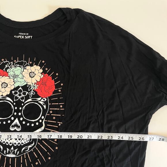 Torrid Black Sugar Dolman Skull Long Sleeve Tee Size 2 Women's - Picture 5 of 9